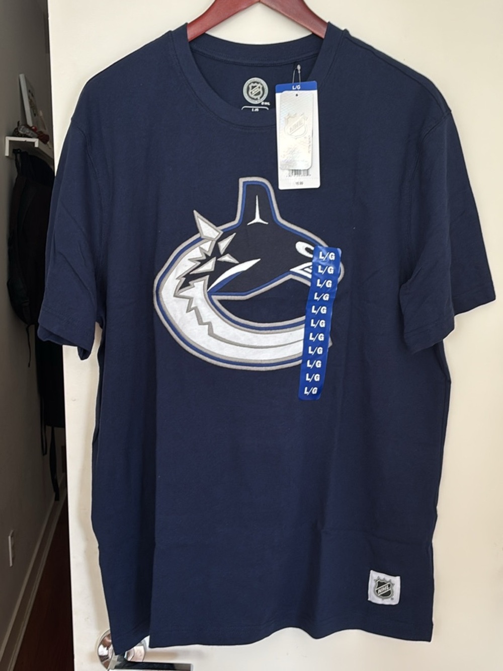 NWT Official NHL Vancouver Canucks Graphic T-Shirt Men's Size L
